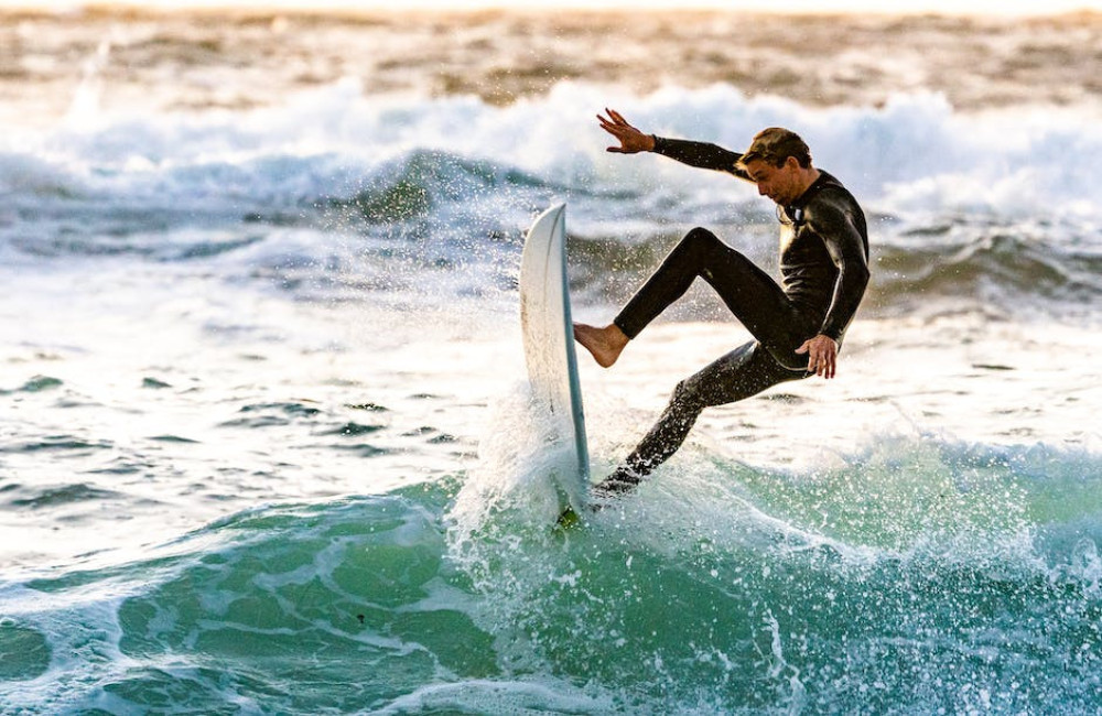 Welk jaargetijde is ideaal om te surfen langs de Adriatische kust?